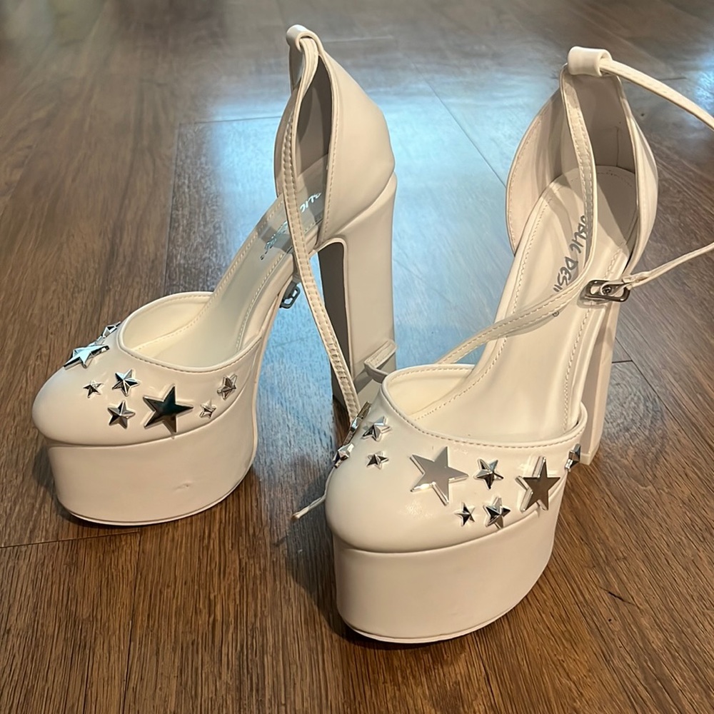 Public Desire White Platforms